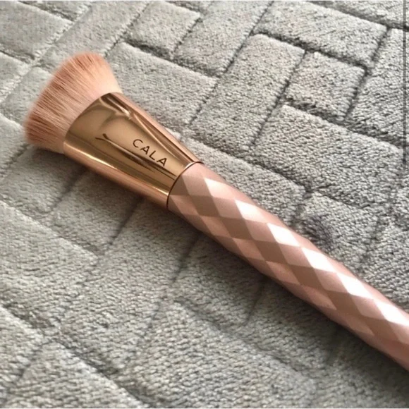 🪞 NEW contour makeup metallic pink brush - Picture 2 of 5